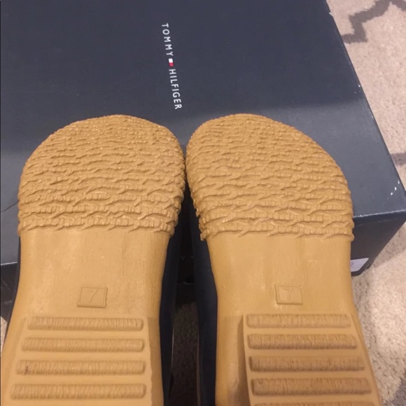 Tommy Hilfiger Women’s Duck Boots - Picture 3 of 5